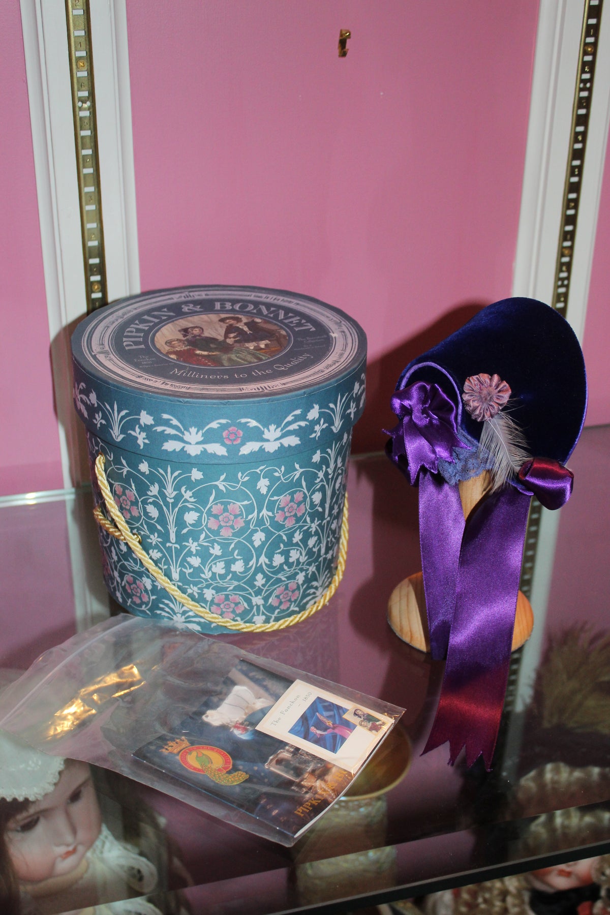 Vintage Pipkin & Bonnet by John Hine Miniature Hat Collection – 9 Hats with Wooden Stands, Original Box & Paperwork