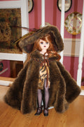 1998 Madame Alexander Cissy Milan Collector Doll No. 22320 – With Certificate of Authenticity