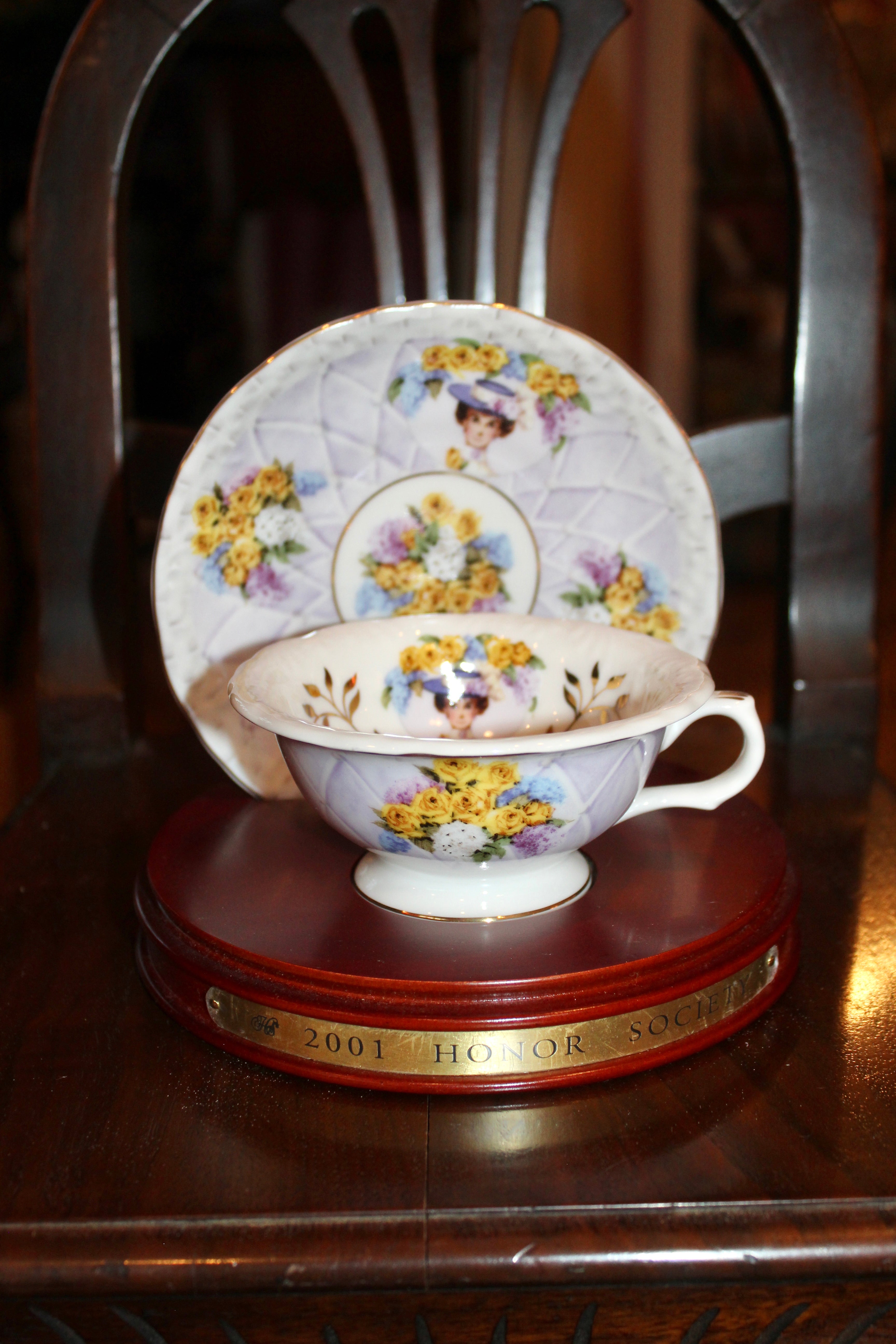 2001 Avon Honor Society Teacup & Saucer Set
Mrs. P.F.E. Albee Commemorative Piece