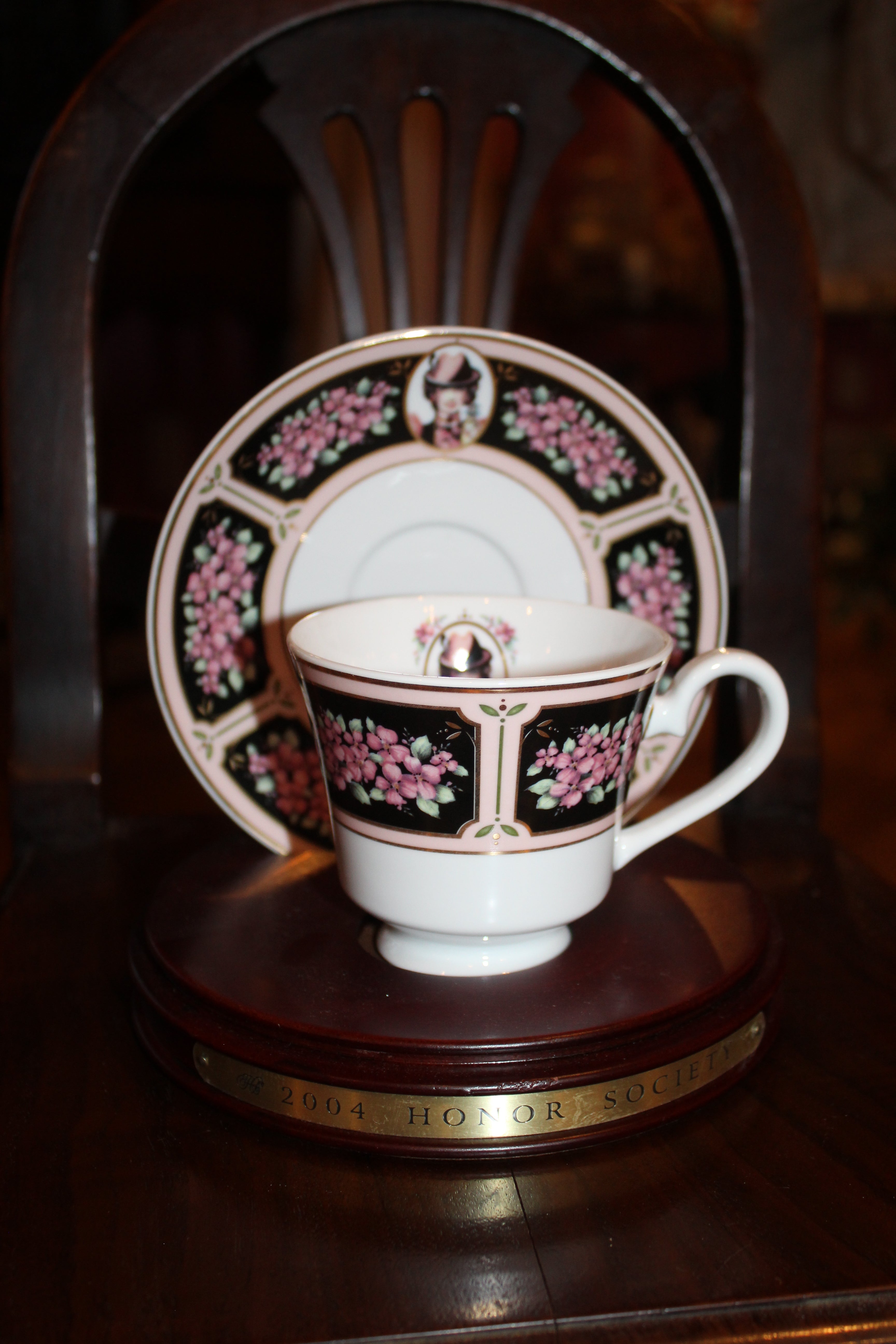 2004 Avon Mrs. Albee Honor Society Teacup & Saucer Set