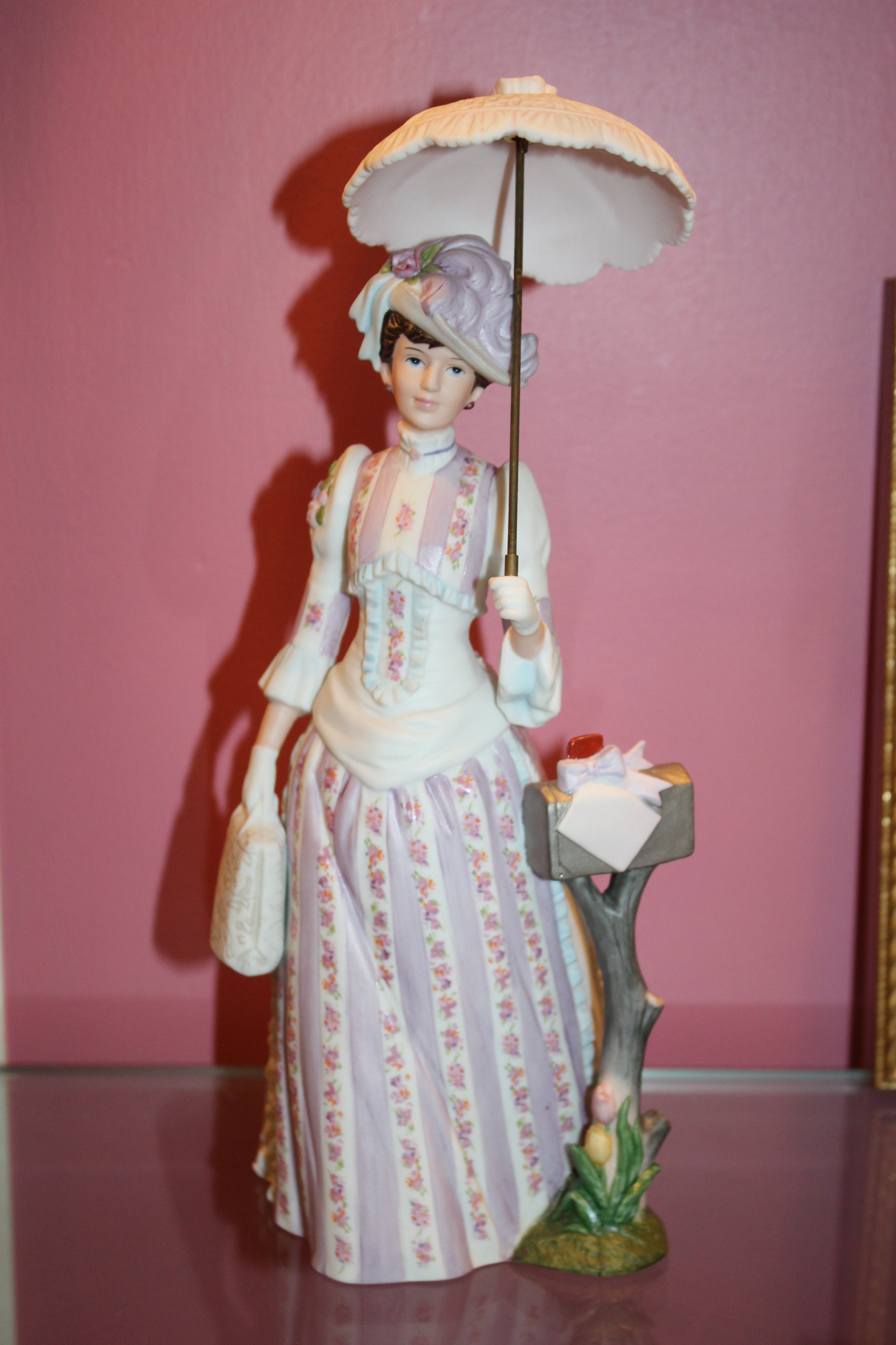 1988 Avon Award Figurine – Victorian Lady with Parasol
