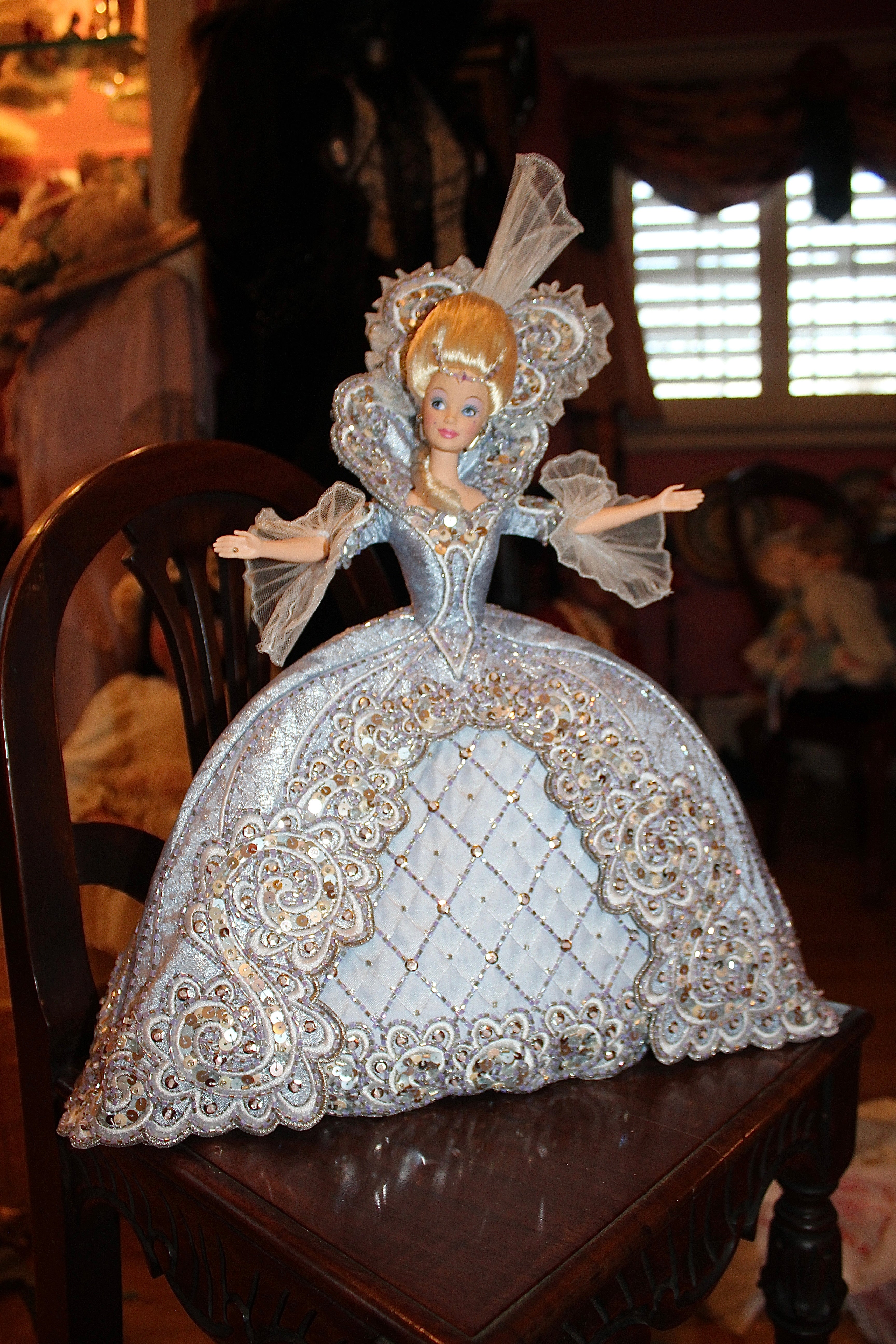 1997 Bob Mackie Madame du Barbie – Limited Edition Collector Doll (Mattel)