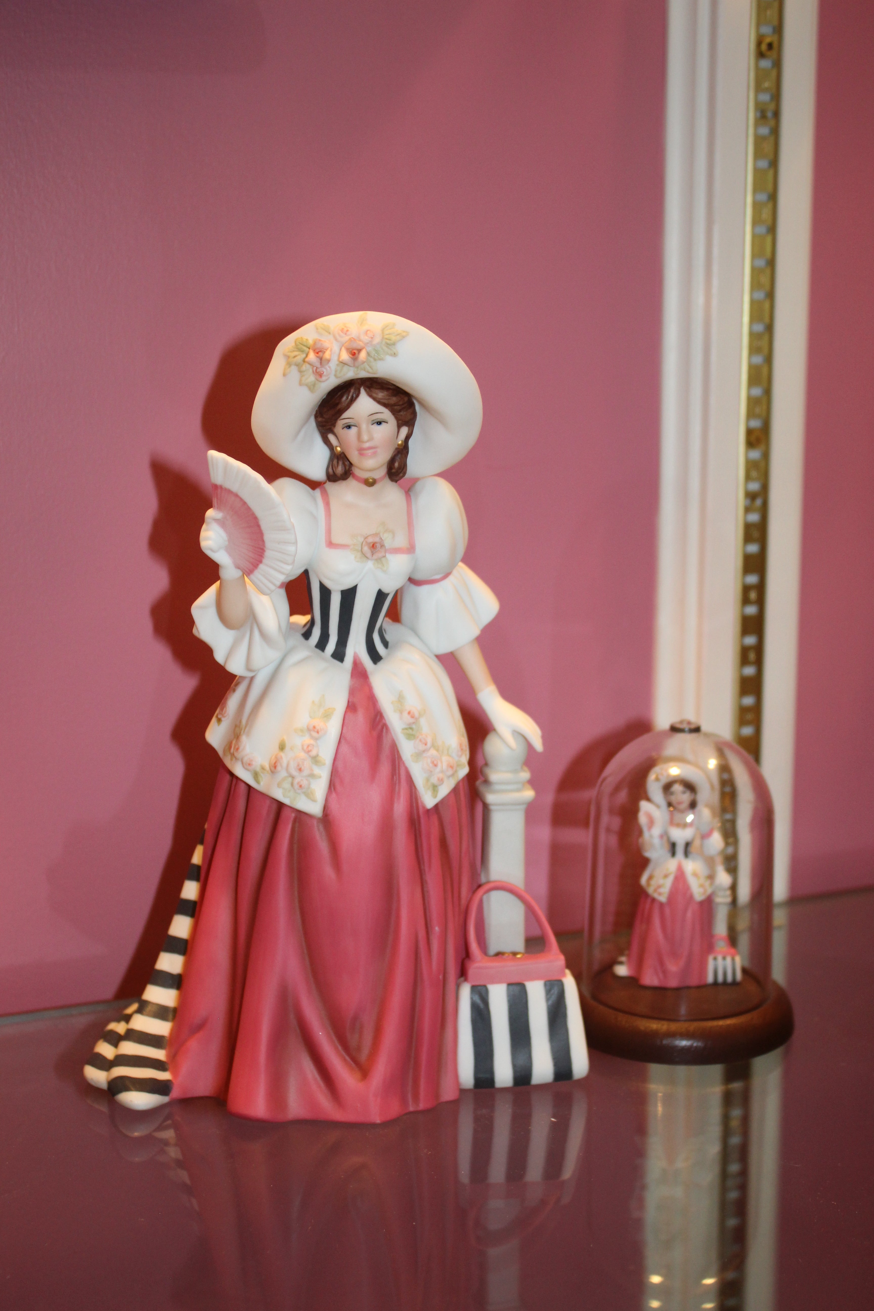 1994 Avon Mrs. Albee Award Figurine – President’s Club (with Miniature Companion)