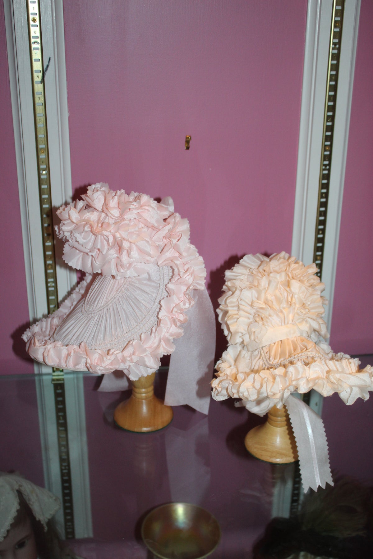 Vintage Pipkin & Bonnet by John Hine Miniature Hat Collection – 9 Hats with Wooden Stands, Original Box & Paperwork