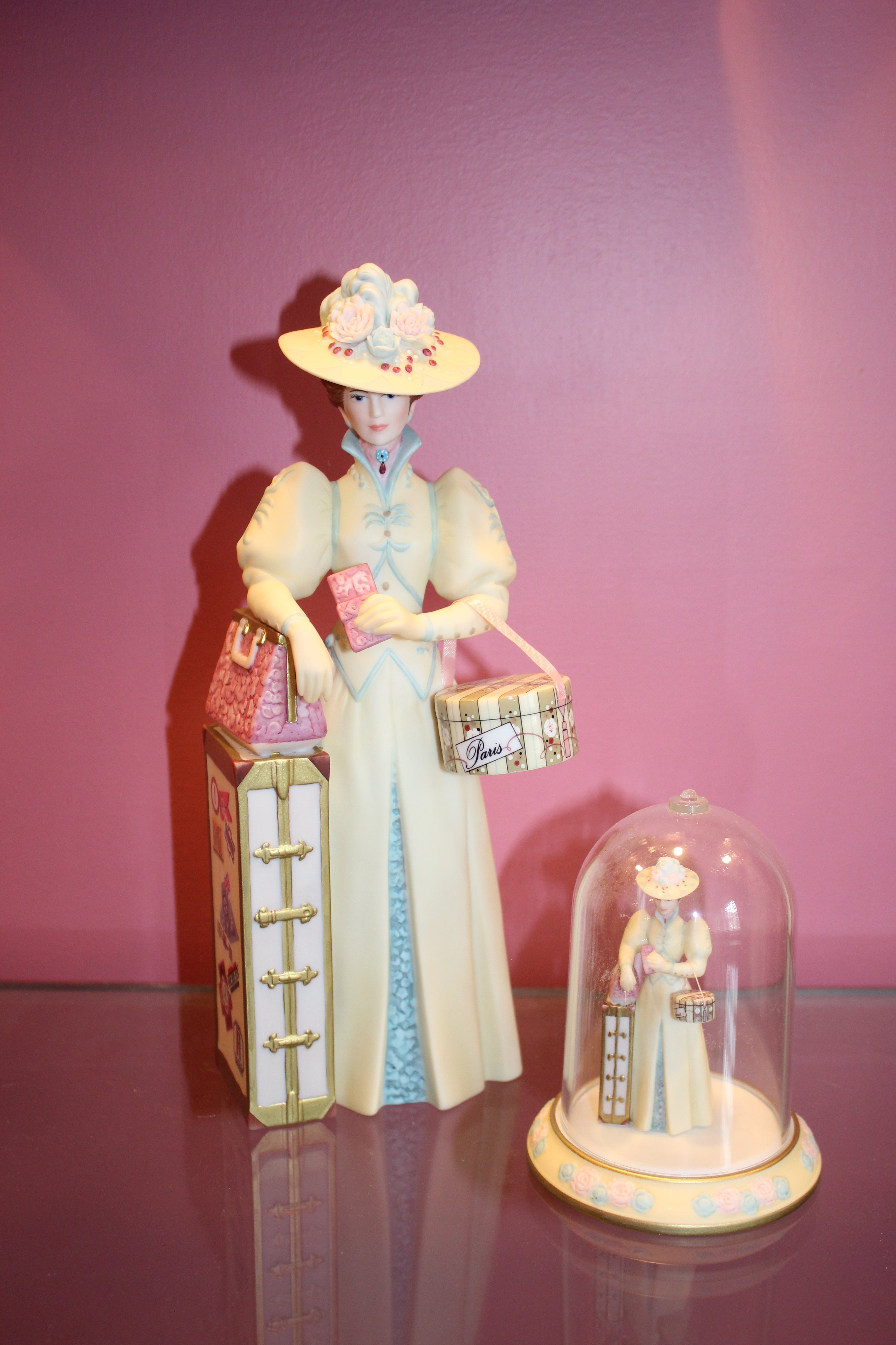 2002 Avon Mrs. Albee Figurine with Mini Dome – Travel/Paris Theme