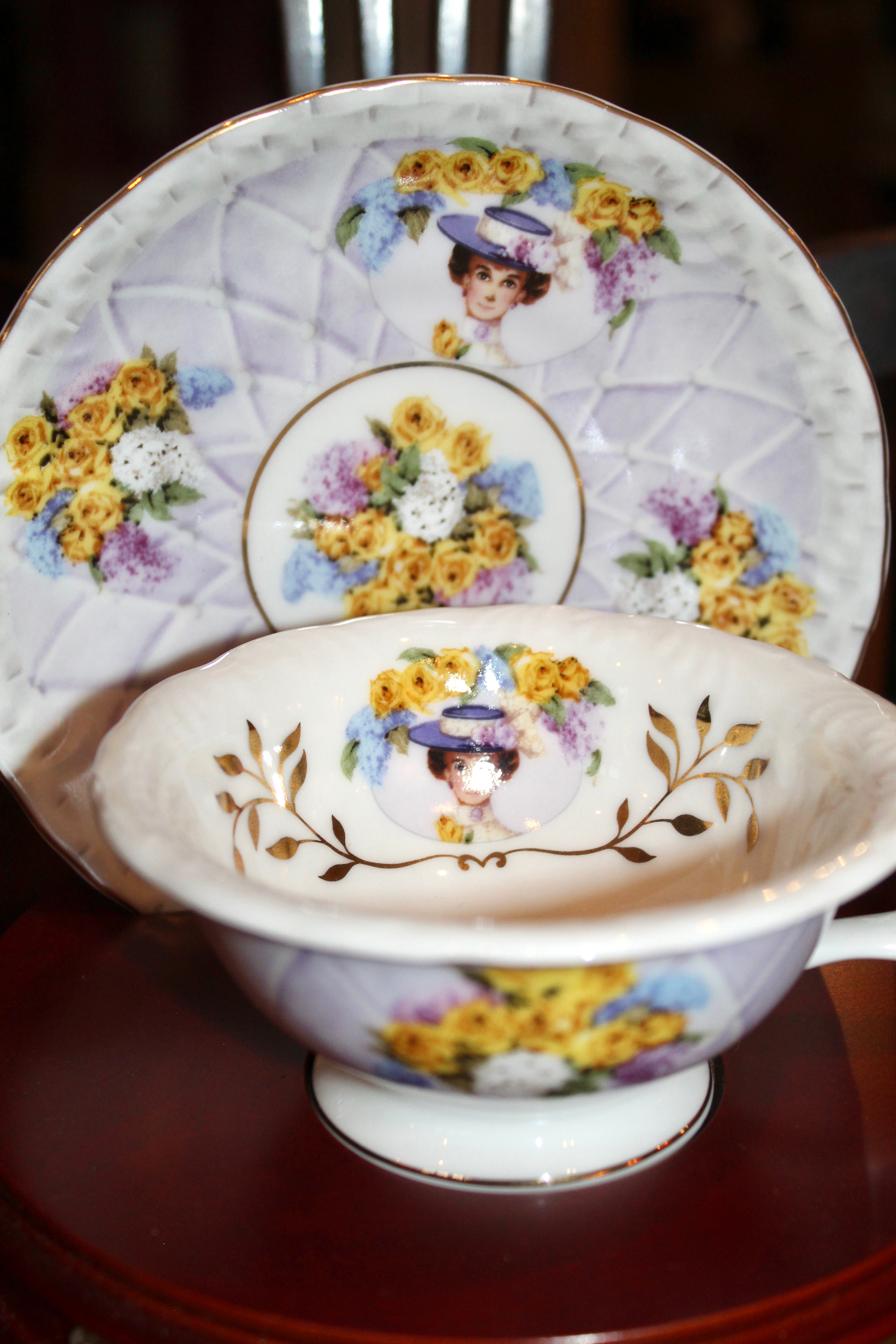 2001 Avon Honor Society Teacup & Saucer Set
Mrs. P.F.E. Albee Commemorative Piece