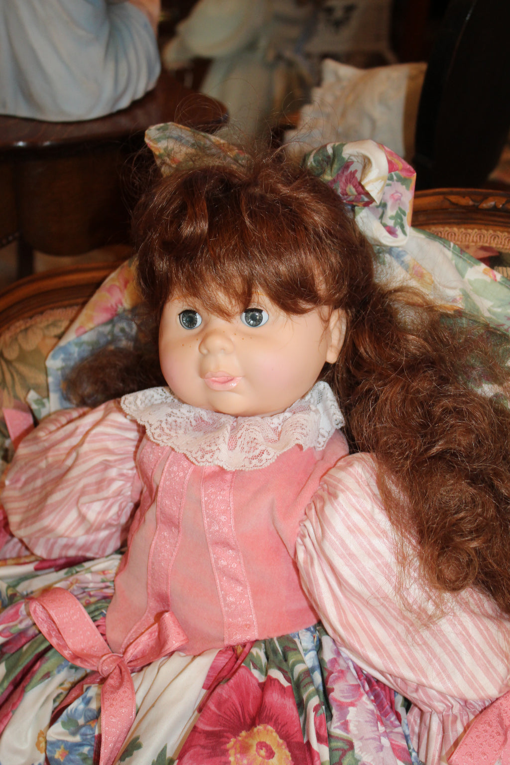 Vintage Robin Woods Sleeping-Eye Collector Doll – Floral Dress with Pink Accents