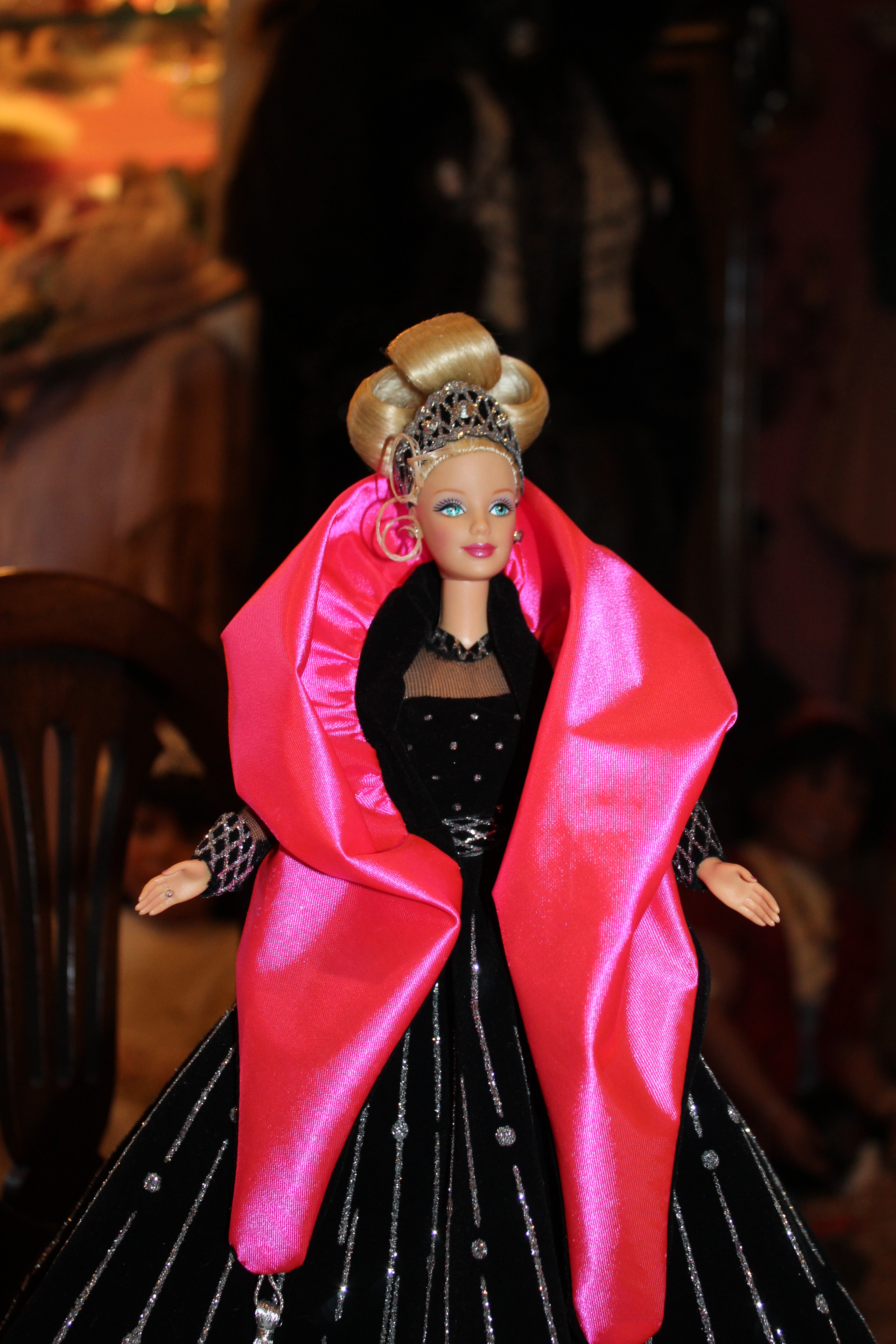 1998 Happy Holidays Barbie – Special Edition Mattel Holiday Collector Doll