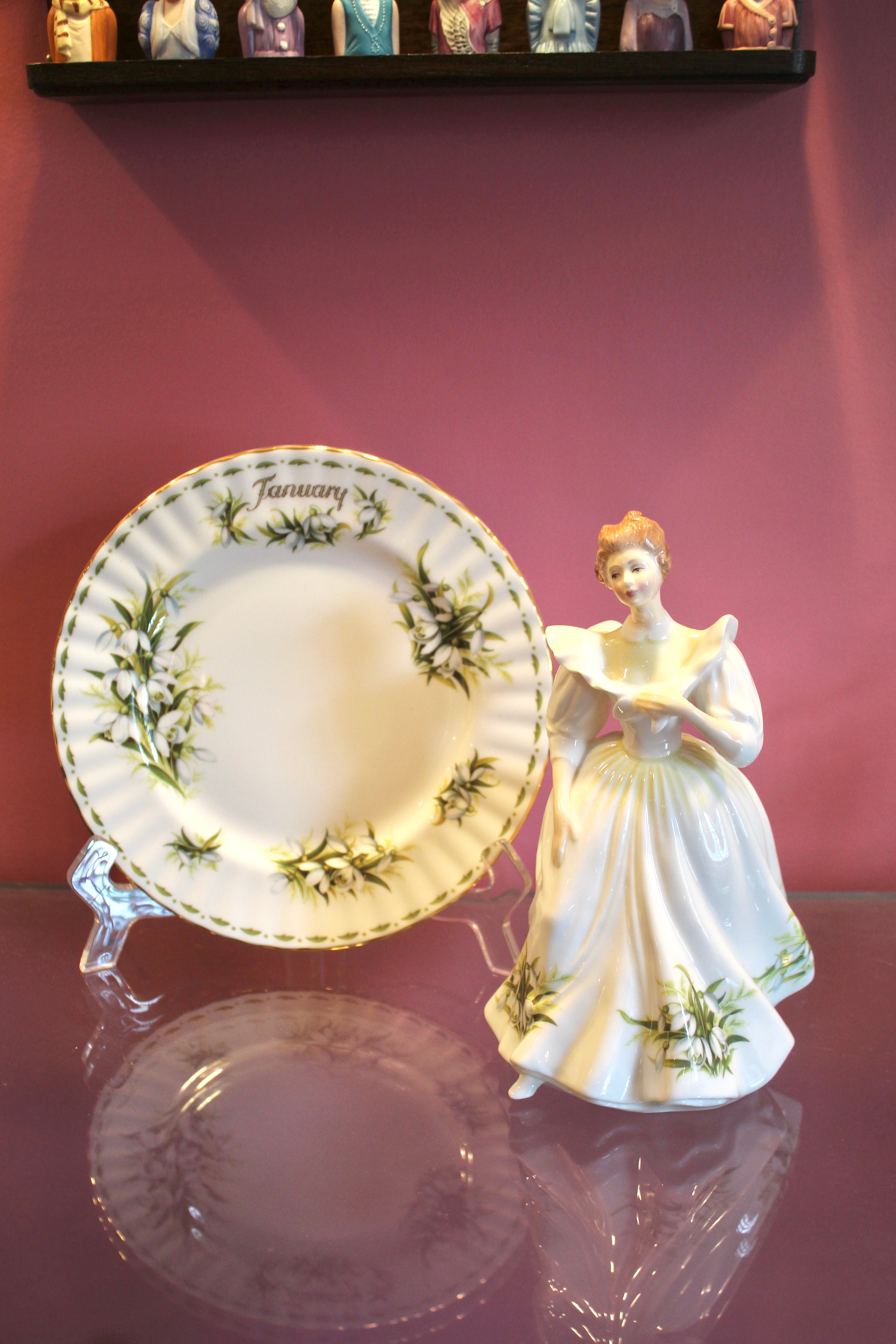 Royal Albert January Snowdrops Flower of the Month Plate & Matching Figurine Set