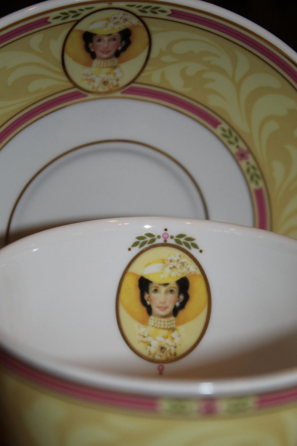 Avon 2008 Honor Society Teacup & Saucer Set – Green Floral Collector Porcelain Cup