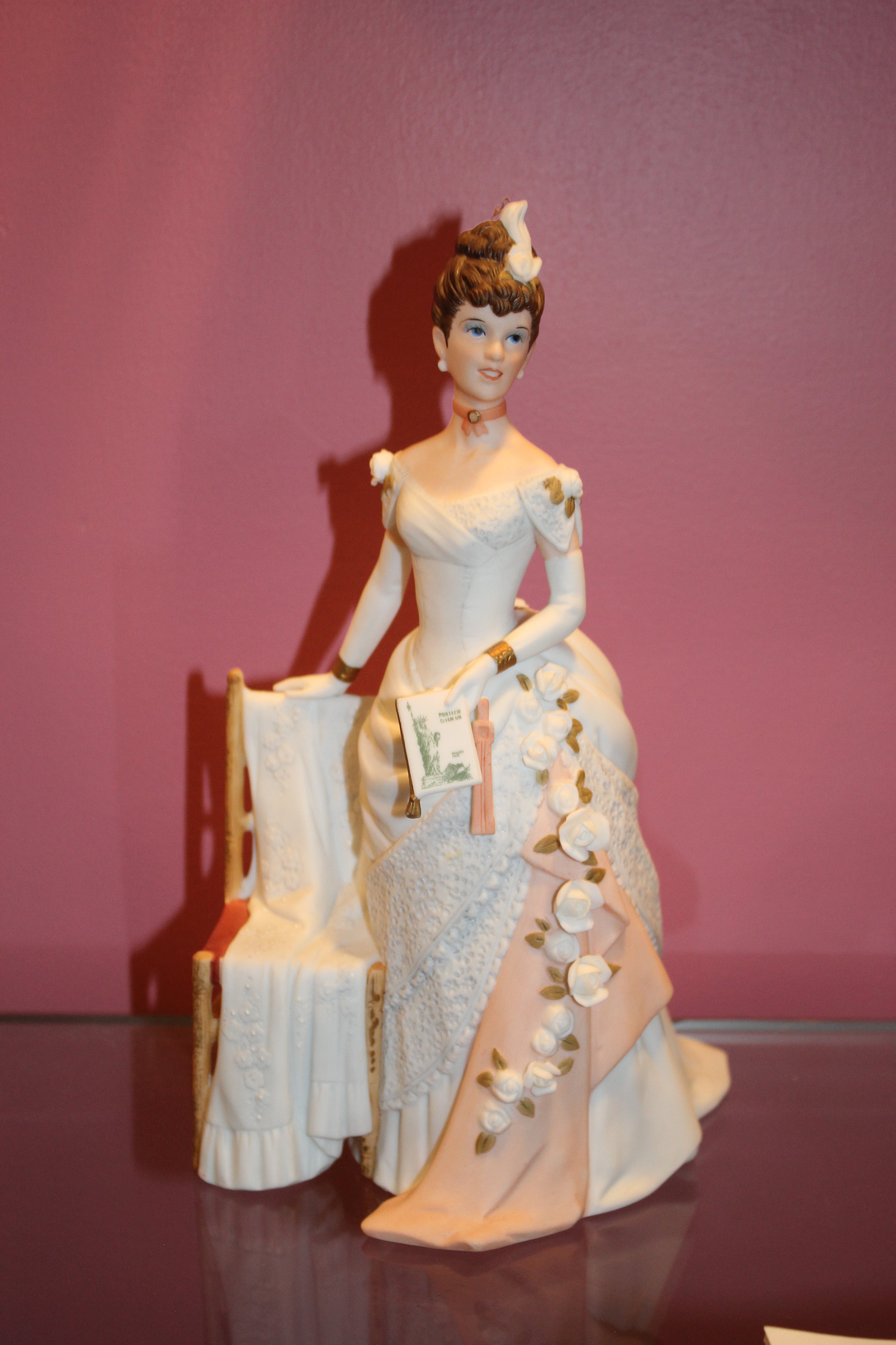 1986 Avon Mrs. Albee Award Figurine