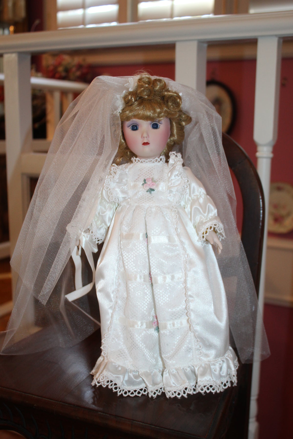 Danbury Mint “Julia” Victorian Porcelain Bride Doll – Brides of America Collection