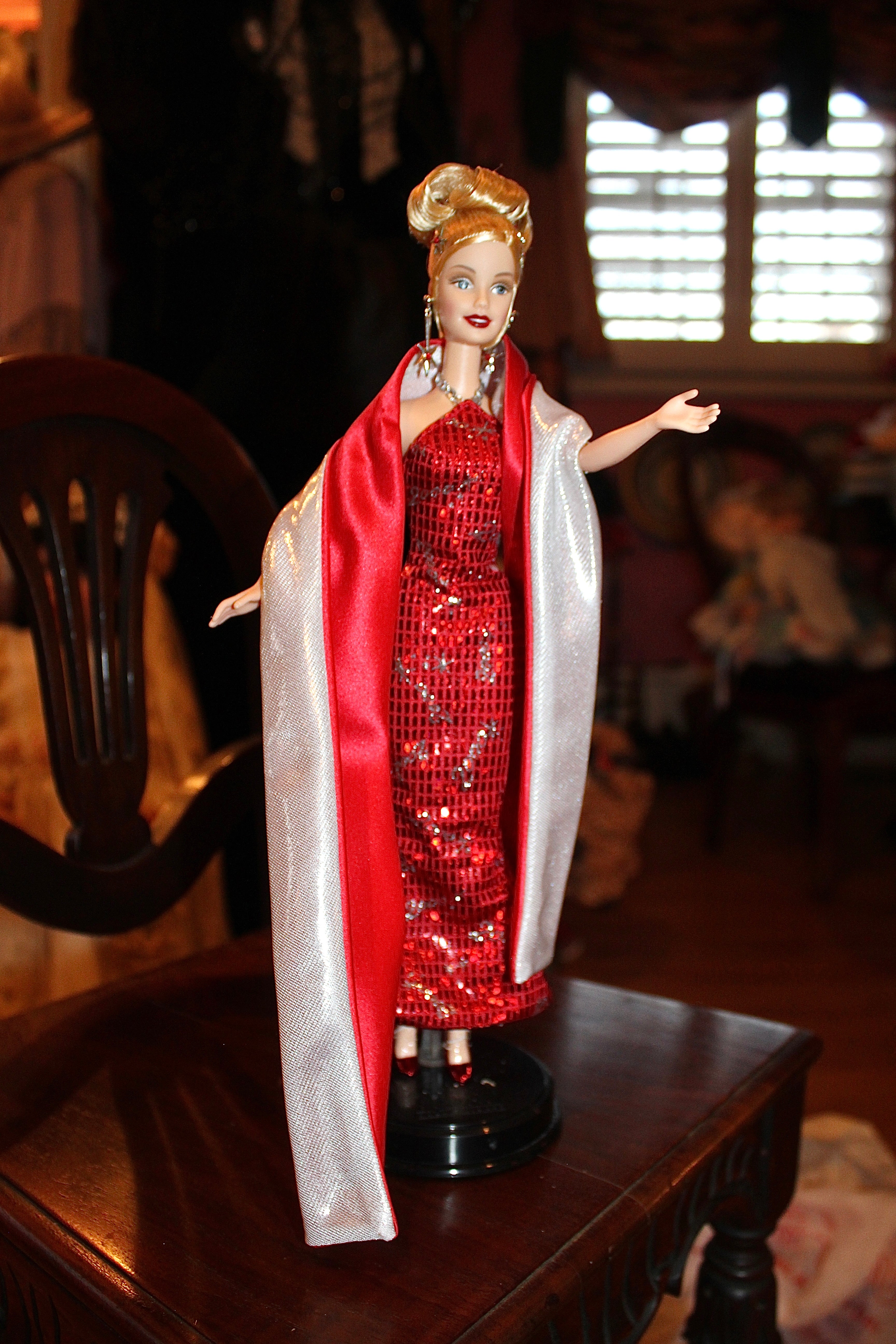 Mattel 2000 Collector Edition Barbie – Red Evening Gown