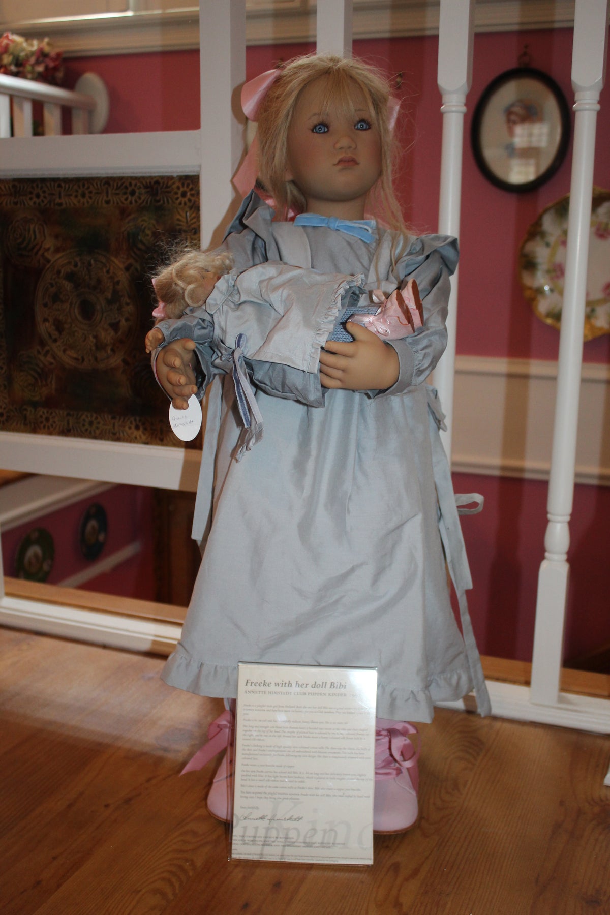 Skille doll from the 2000 collection by artist Annette Himstedt, holding a smaller companion doll named Bibi.