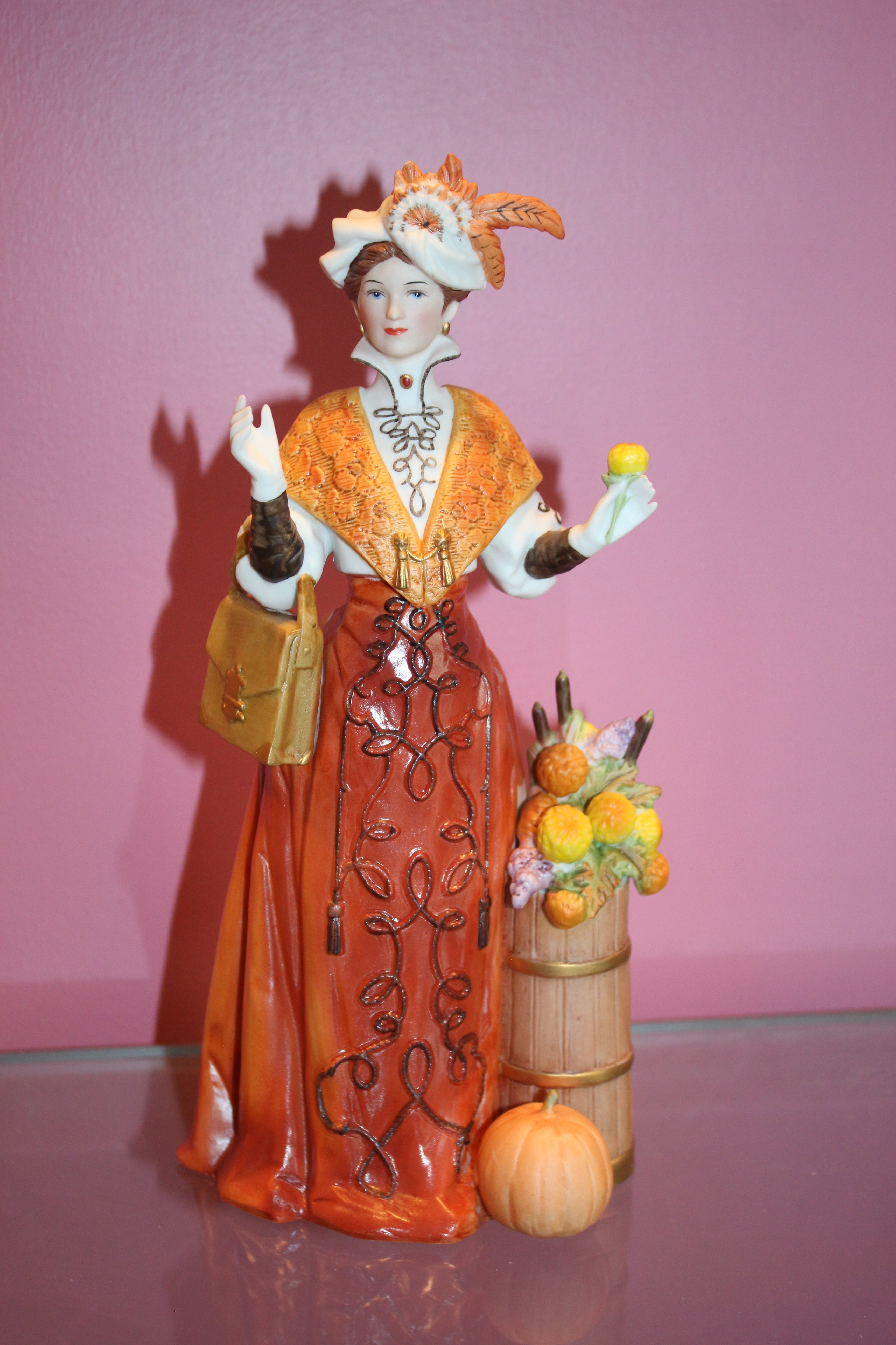 1991 Avon Mrs. Albee Figurine – Autumn Harvest Edition