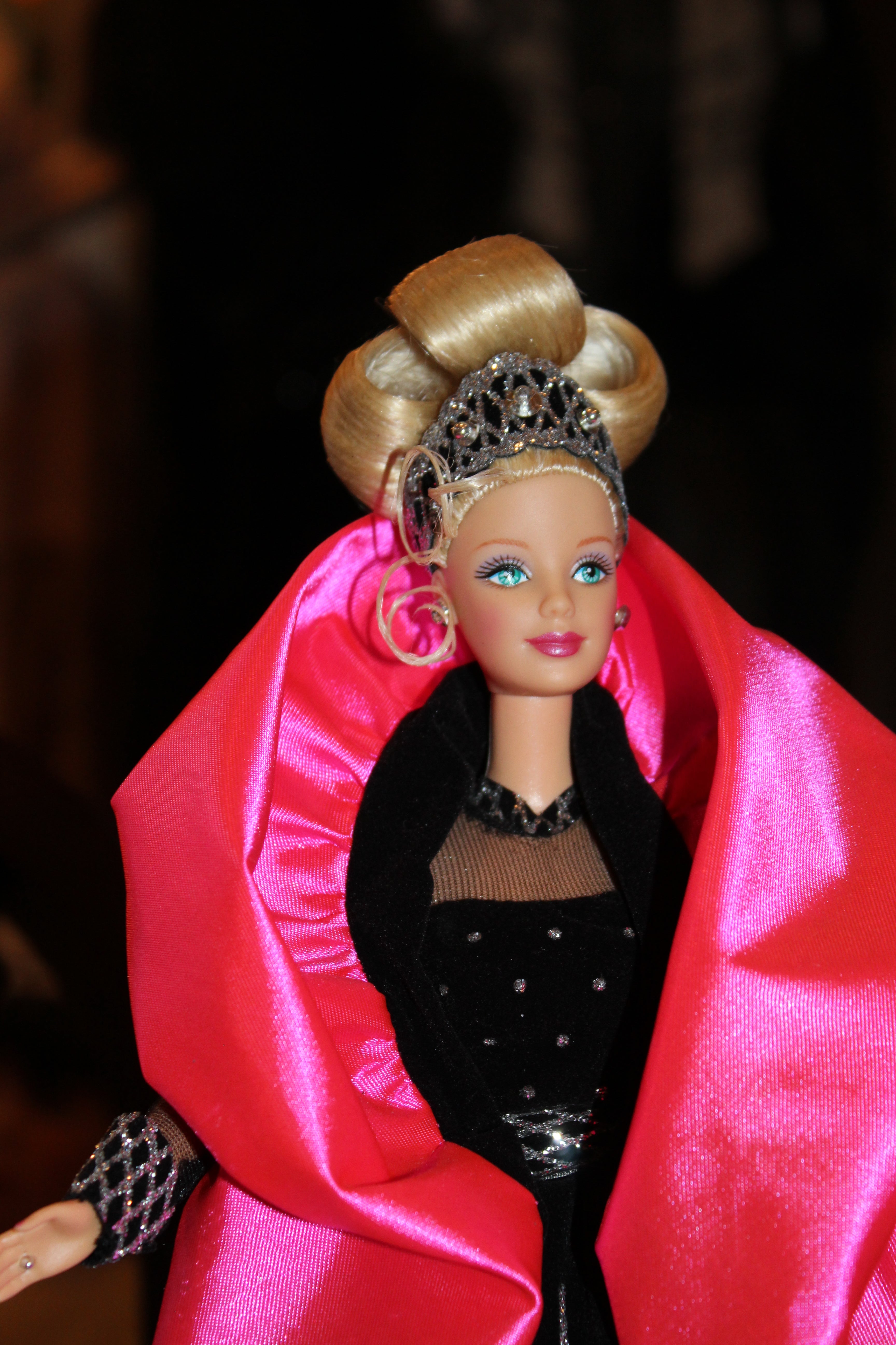 1998 Happy Holidays Barbie – Special Edition Mattel Holiday Collector Doll