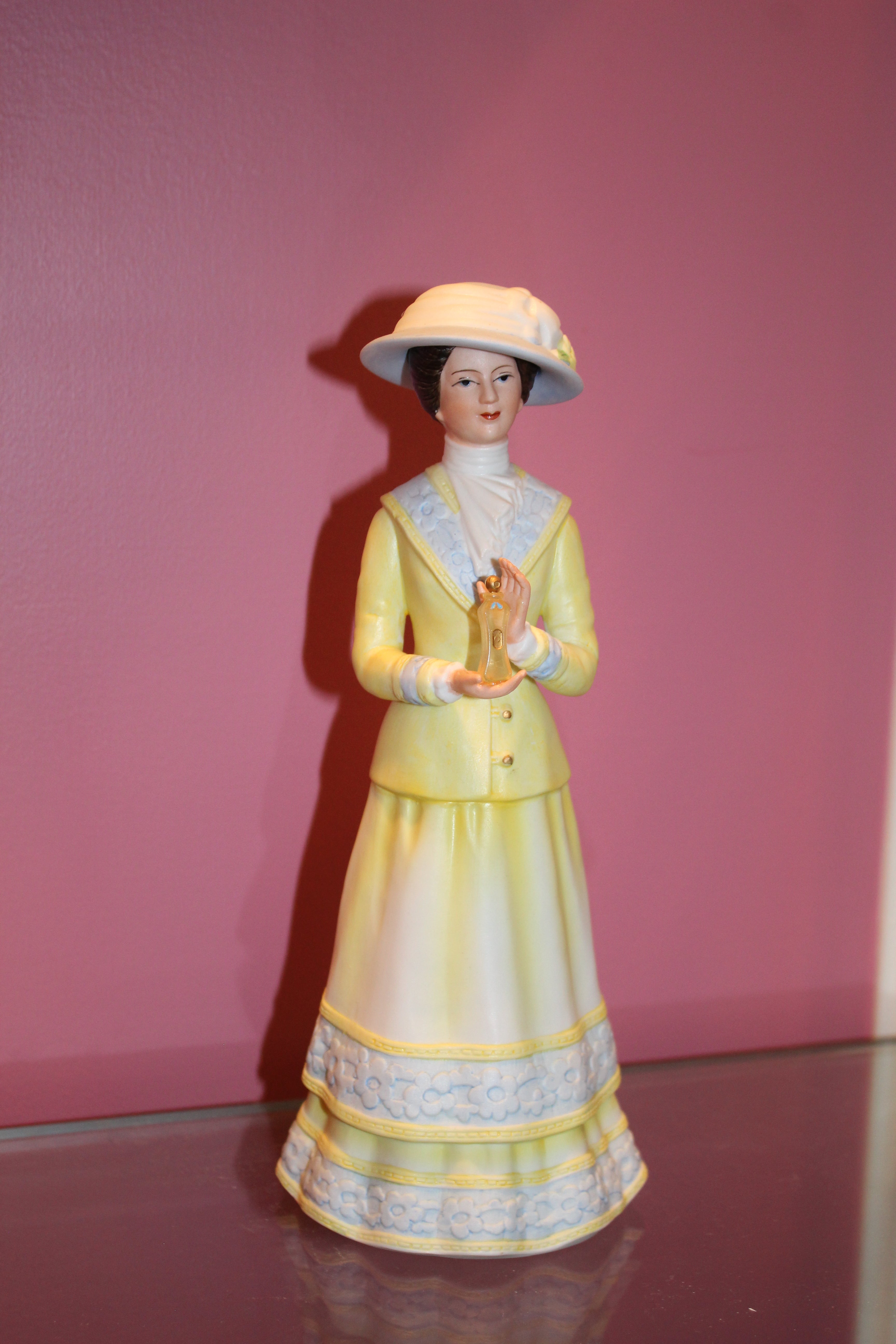 1980 Avon Mrs. Albee Award Porcelain Figurine – Victorian Lady with Perfume Bottle
