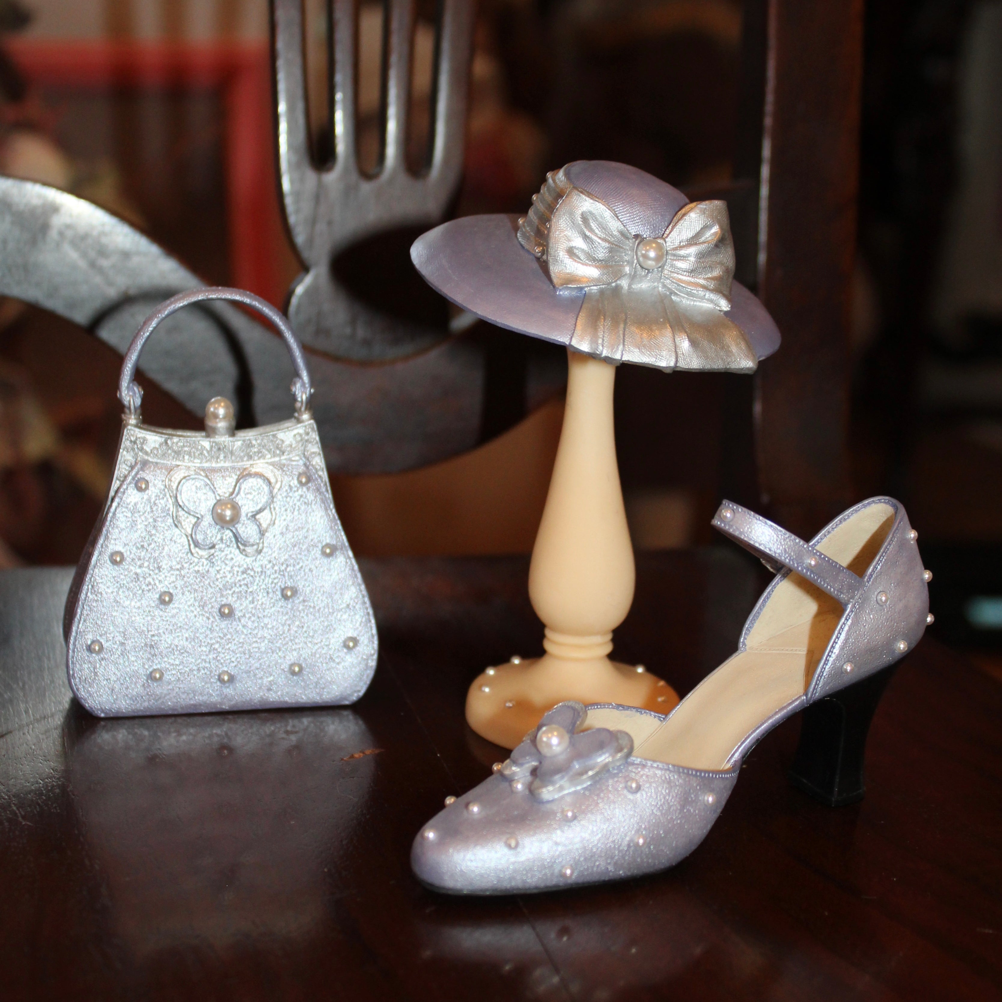 Cassandra Gwendoline Miniature Fashion Set – Silver Pearl Elegance