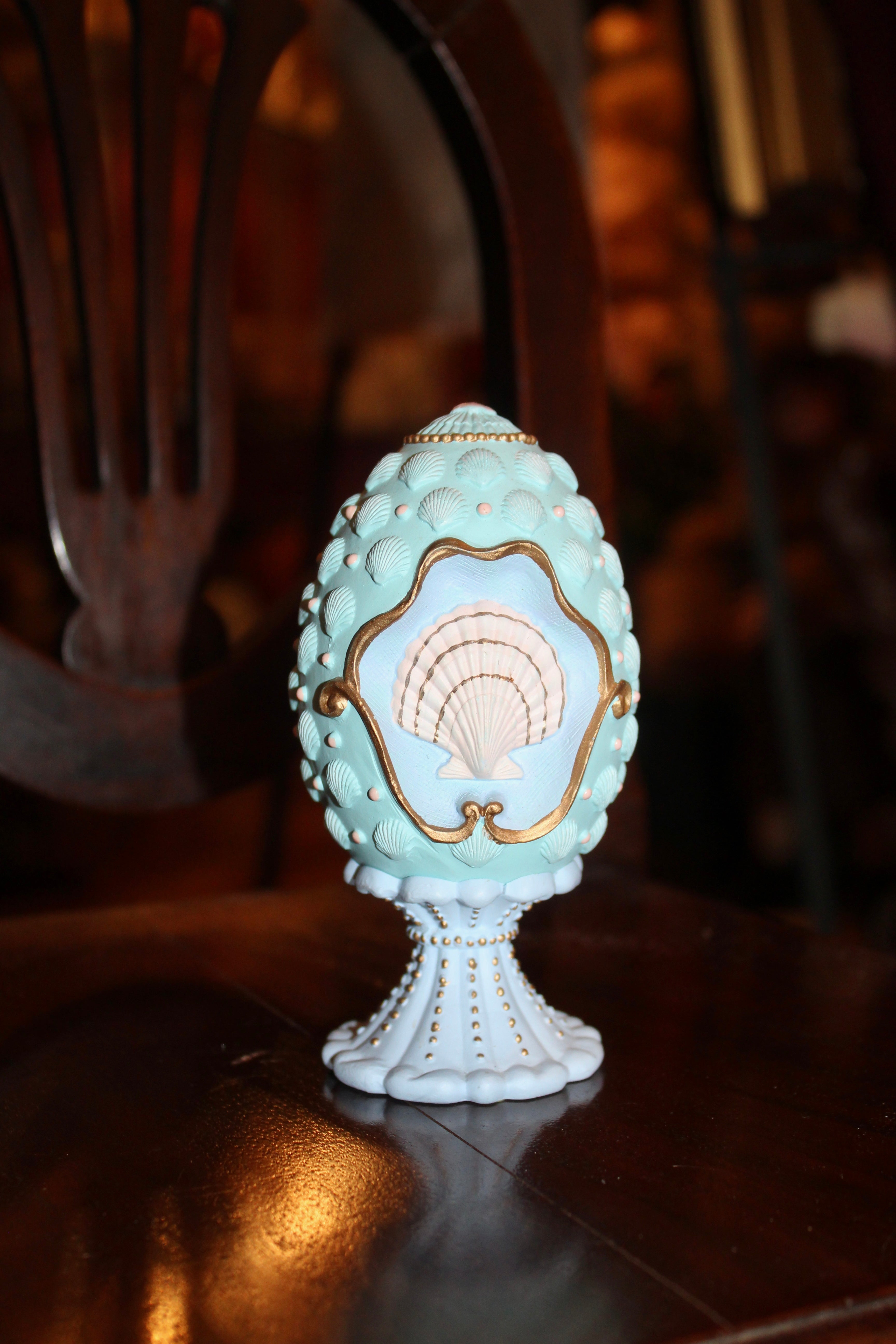 1994 Avon “Seashells of Summer” Egg
Season’s Treasures Collection