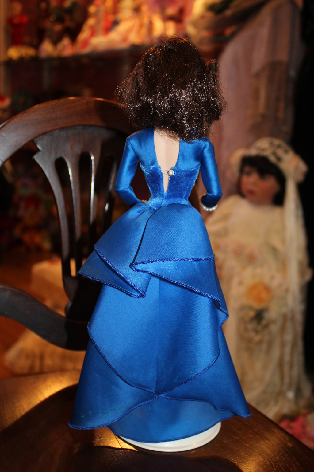 1995 Limited Edition Evening Pearl Barbie – Presidential Porcelain Collection