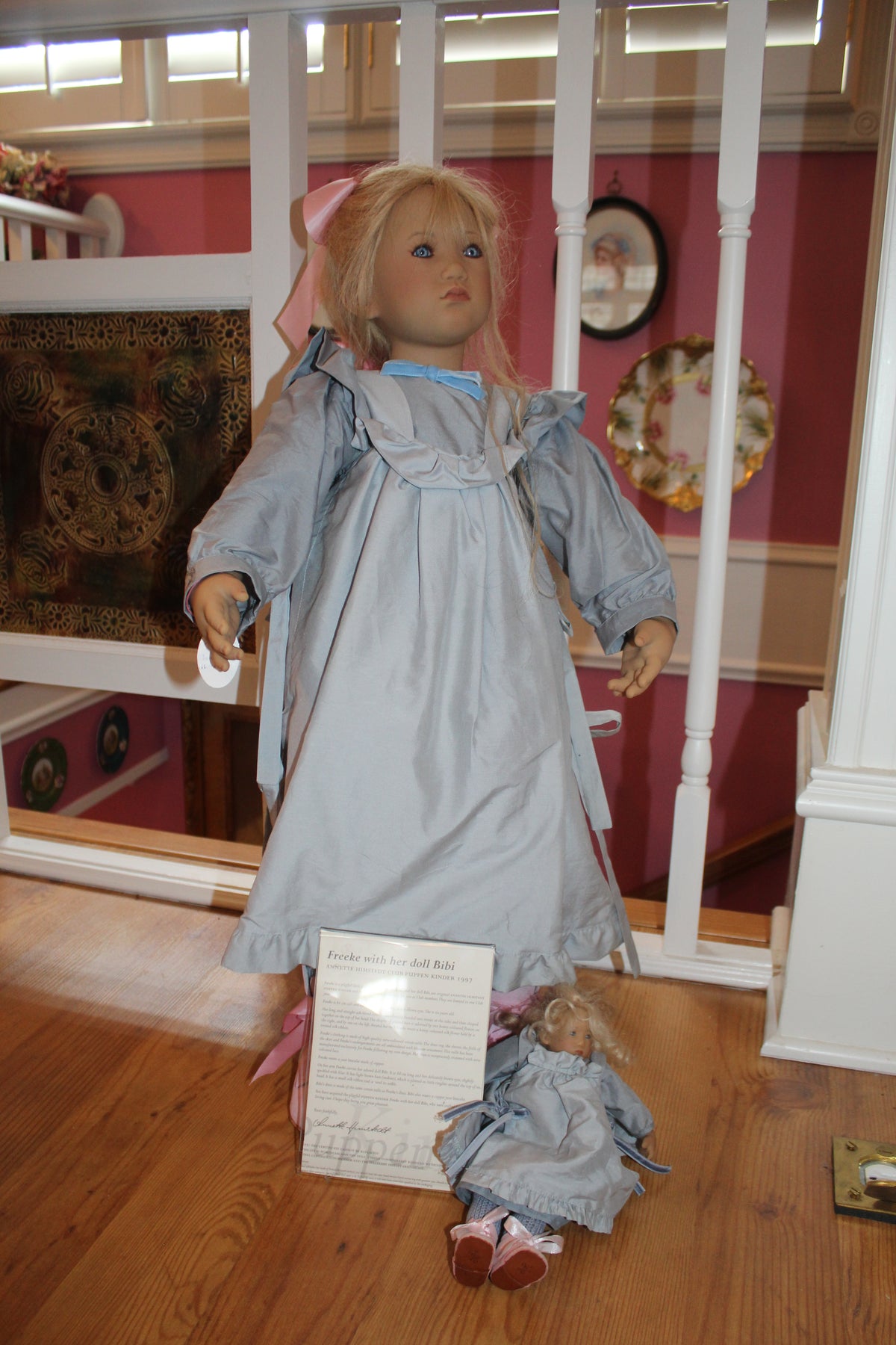 Skille doll from the 2000 collection by artist Annette Himstedt, holding a smaller companion doll named Bibi.