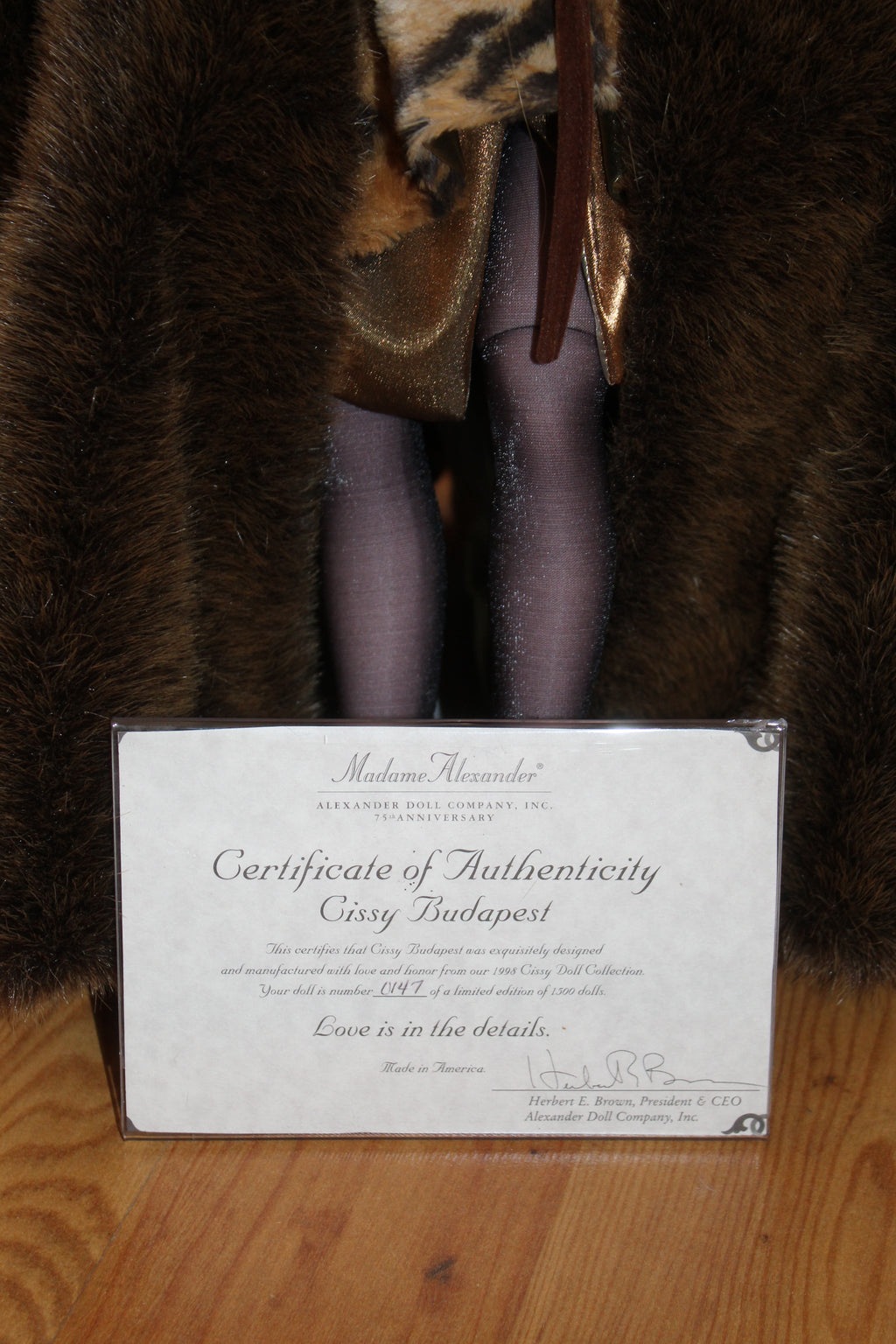 1998 Madame Alexander Cissy Milan Collector Doll No. 22320 – With Certificate of Authenticity