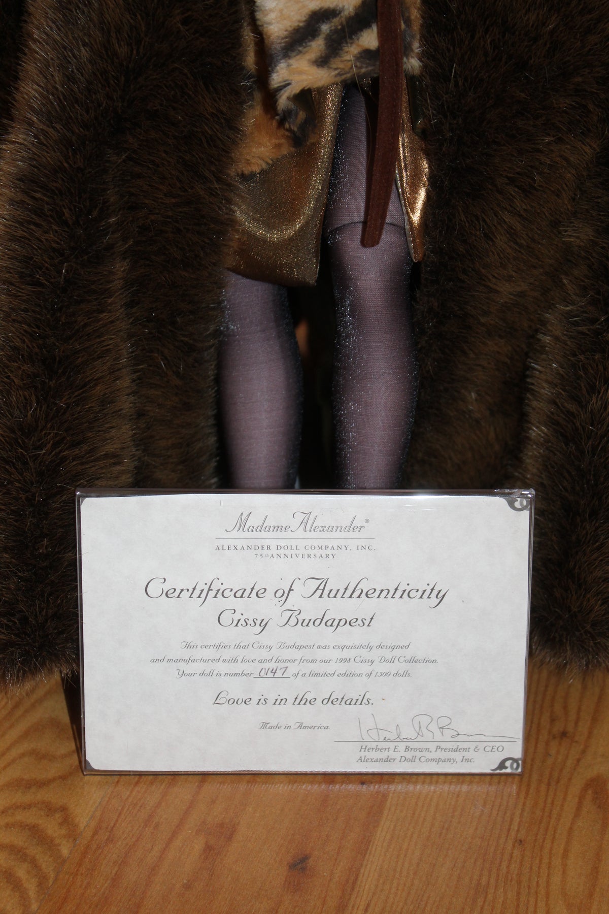 1998 Madame Alexander Cissy Milan Collector Doll No. 22320 – With Certificate of Authenticity
