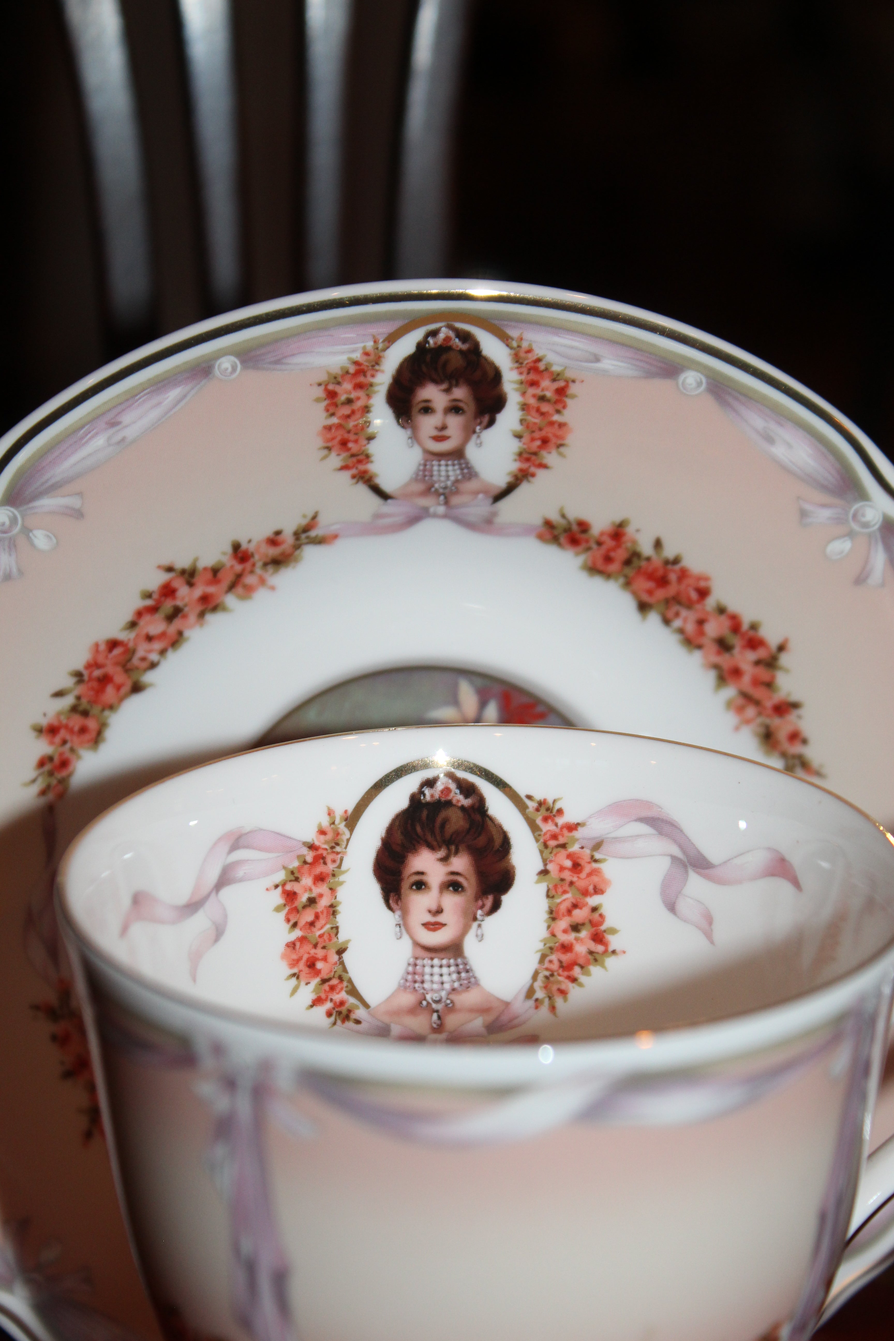 2000 Avon Mrs. Albee Honor Society Teacup & Saucer Set